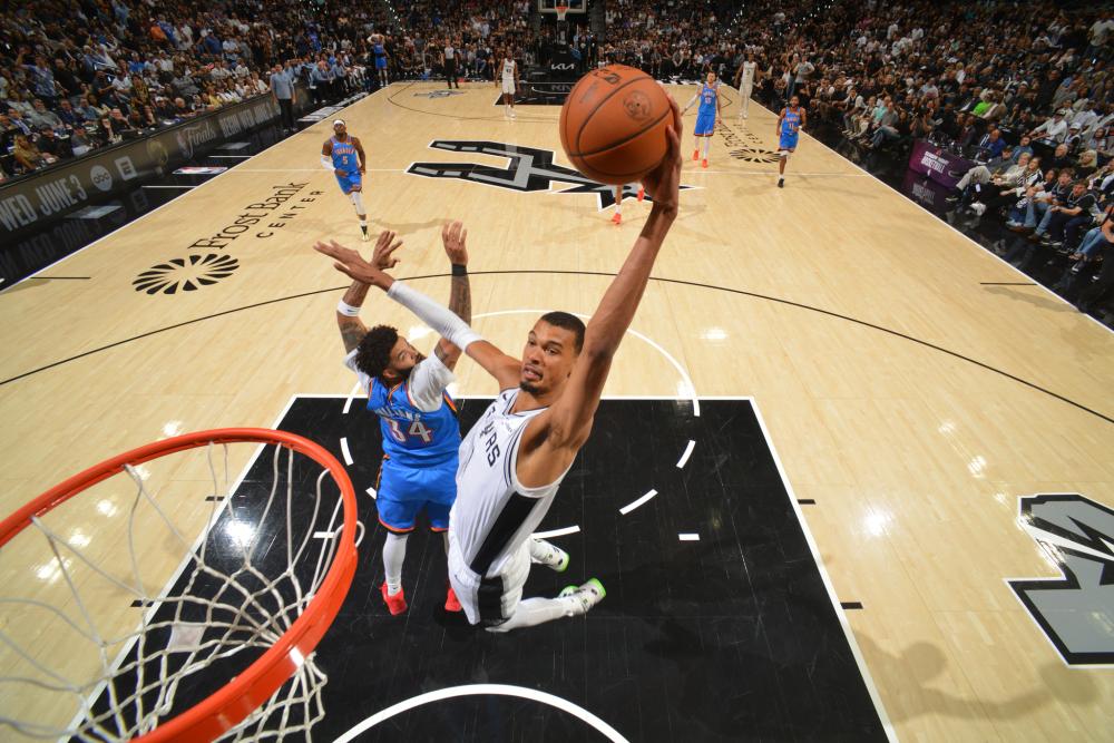 NBA G联赛惊险收官 杰弗里斯末节狂砍16分助斯托克顿绝杀南湾湖人